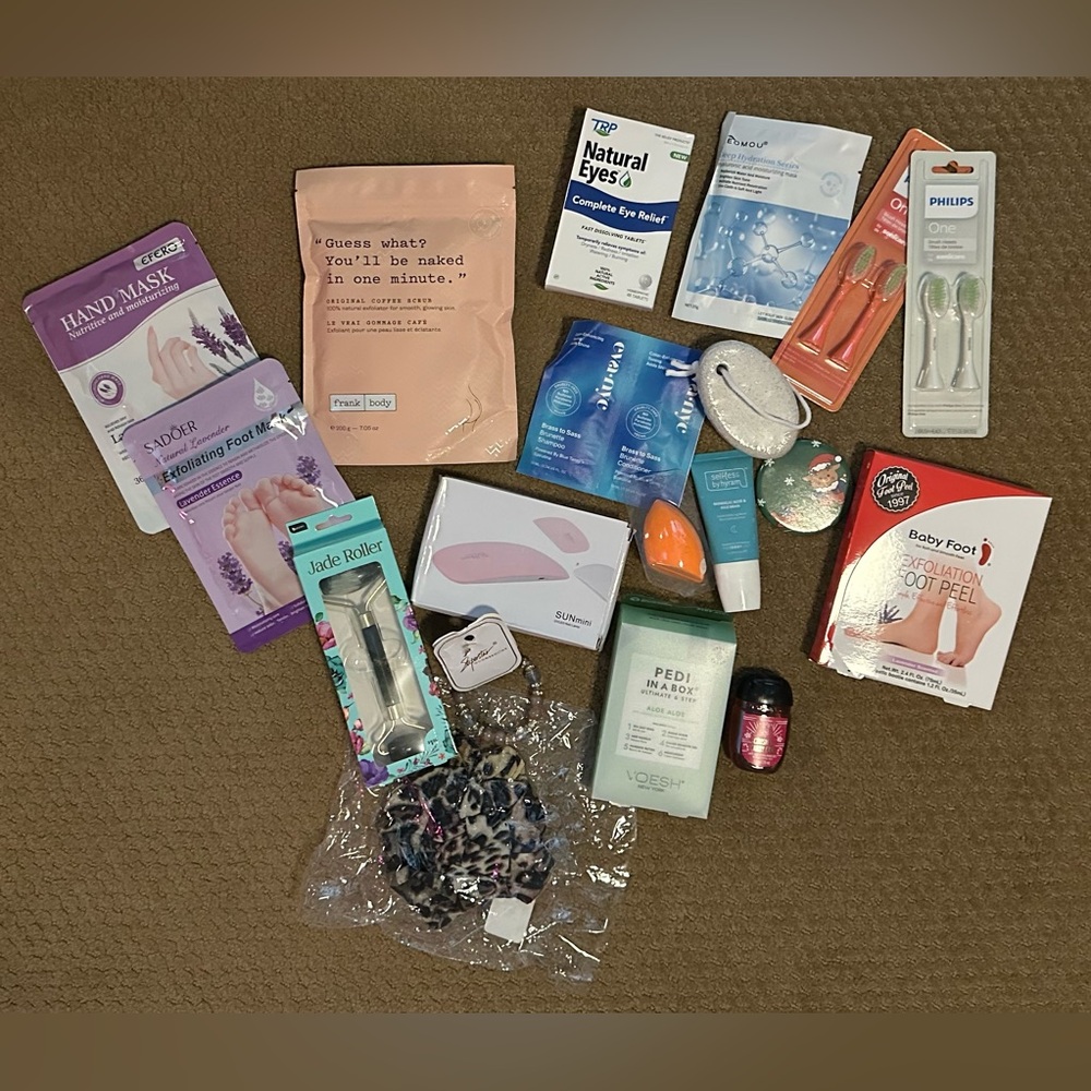 NEW HUGE LOT Skincare Body Scrub Pedi in a Box Hand & Foot Masks, Jade Roller +